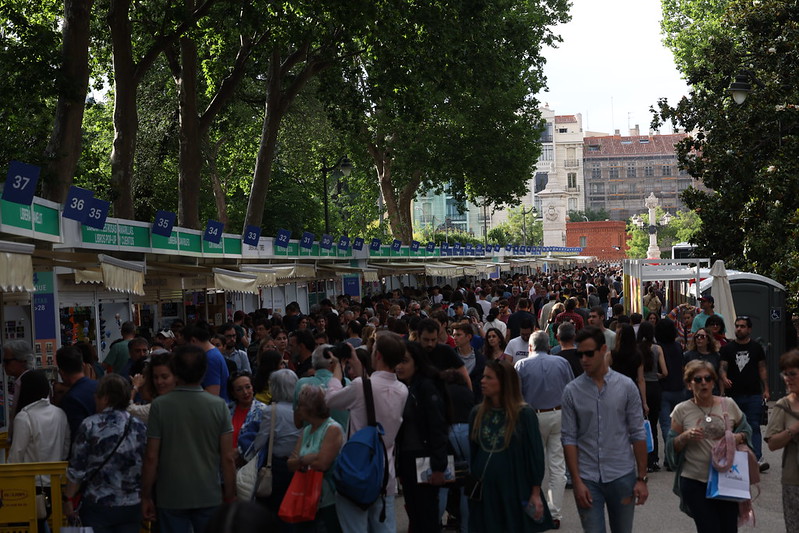 Visitantes de la 82ª Feria del Libro de Madrid | © Isabel Infantes