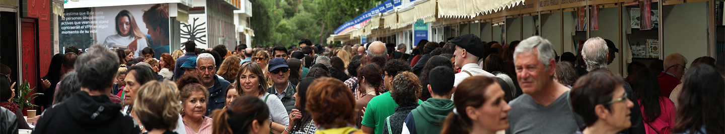 Foto de público de la Feria del Libro de Madrid